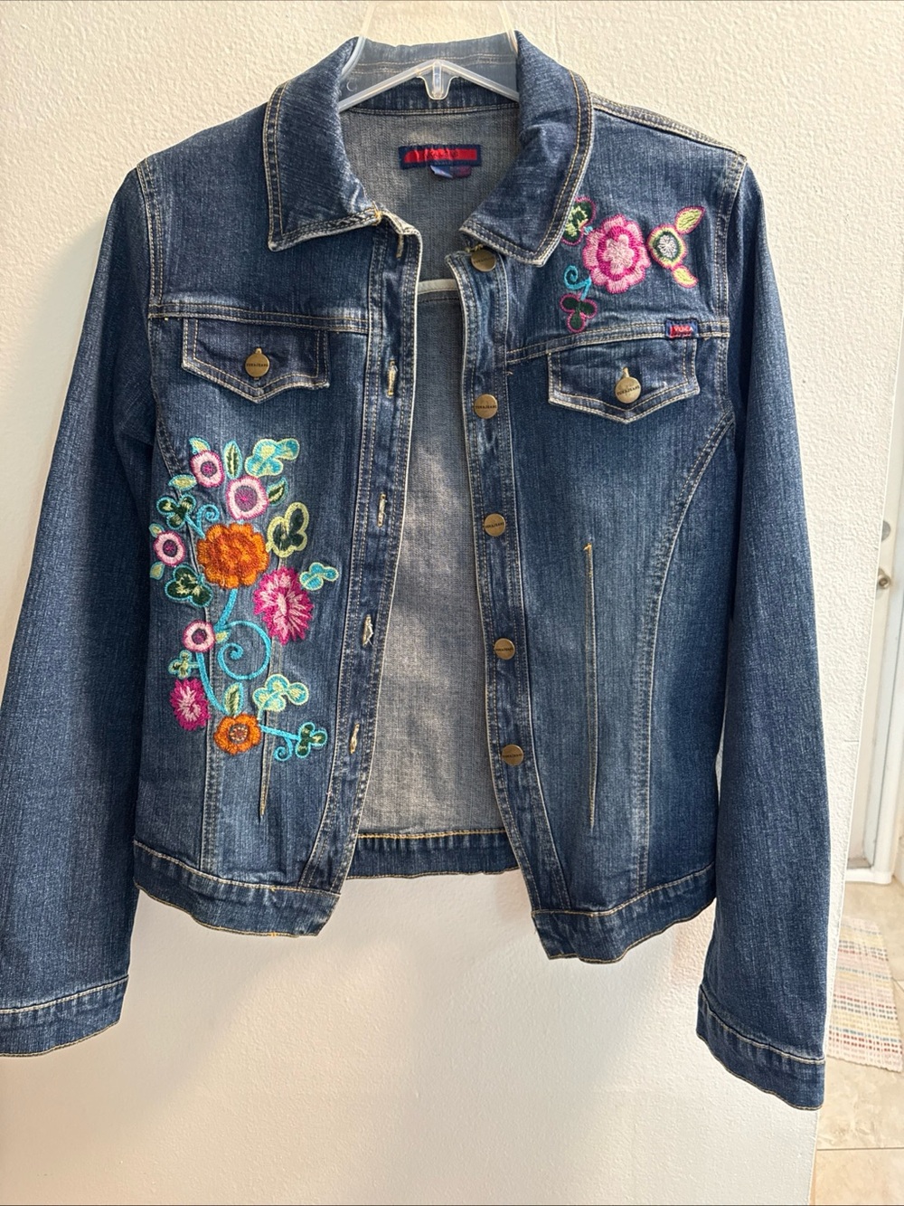 YUKA jeans Embroidered Floral Denim Jacket - Blue size s